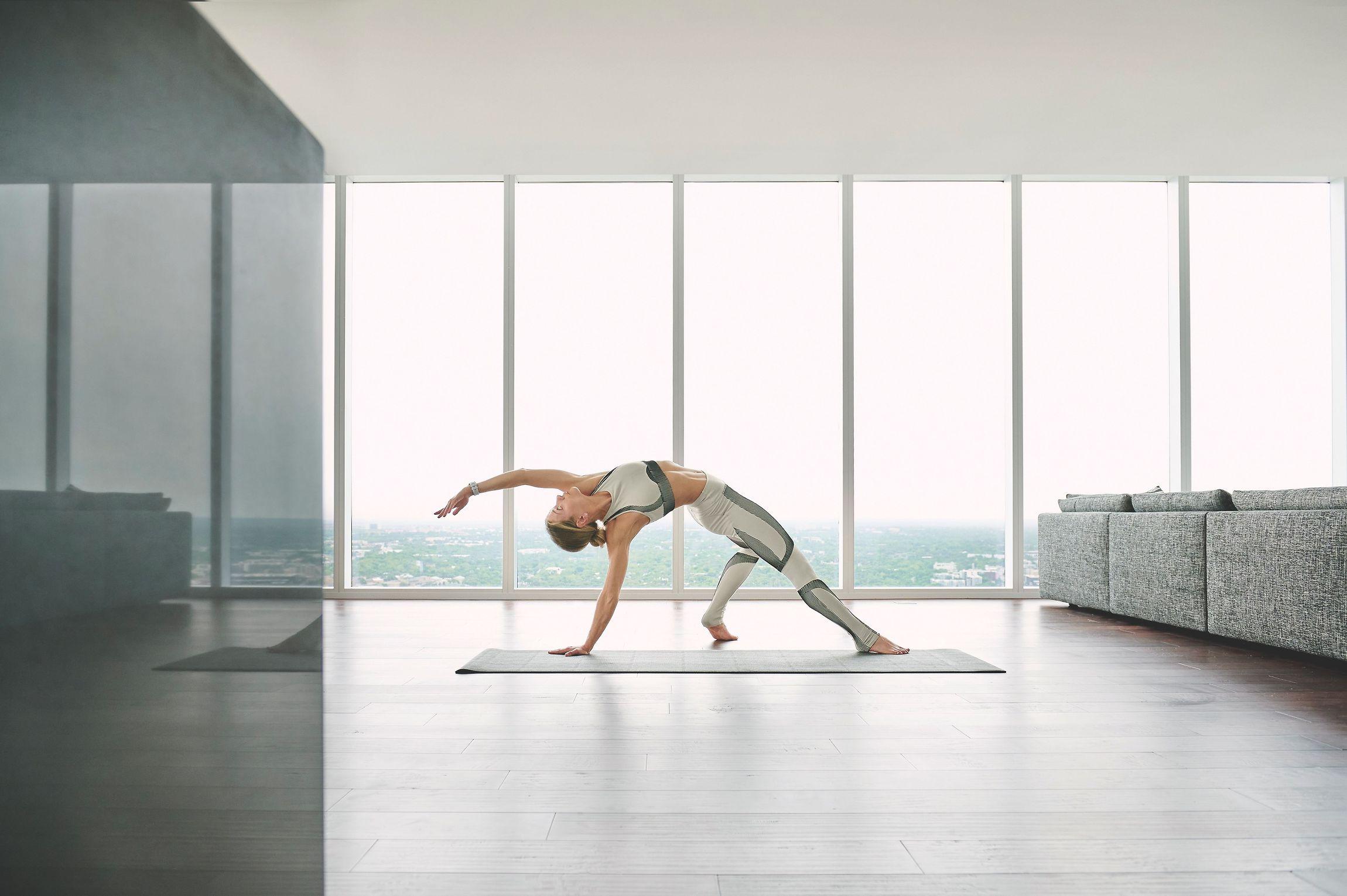 Išmanusis laikrodis Garmin fenix 7 – Standard Edition, Sidabro spalvos korpusas su grafito spalvos silikoniniu dirželiu