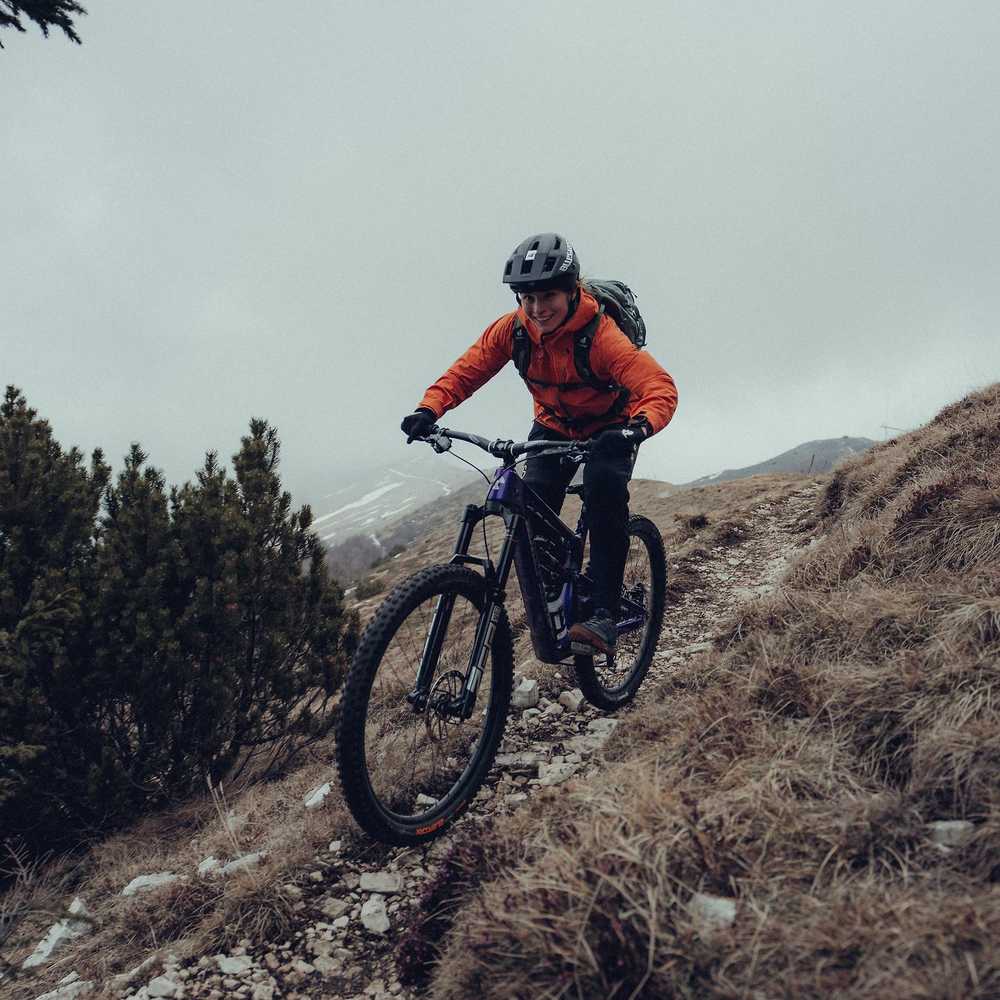 Išmanusis laikrodis Suunto Vertical, Juodos spalvos korpusas su bordo spalvos dirželiu