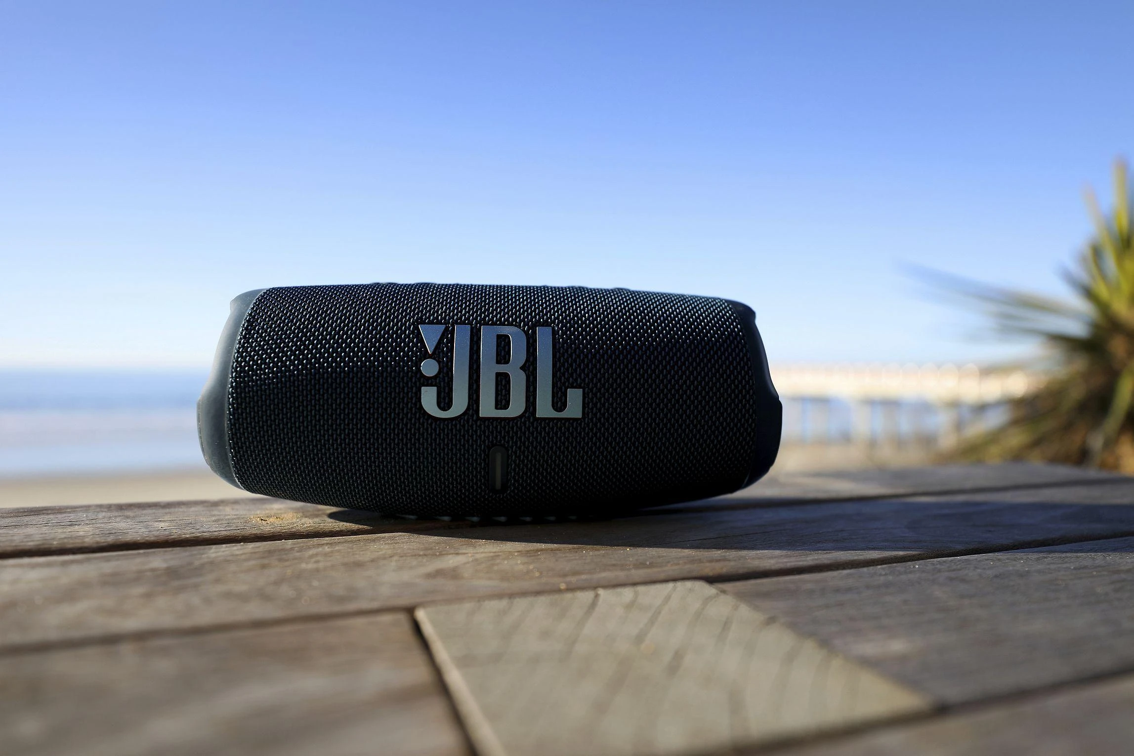 JBL Charge 5 nešiojama kolonėlė, Juoda