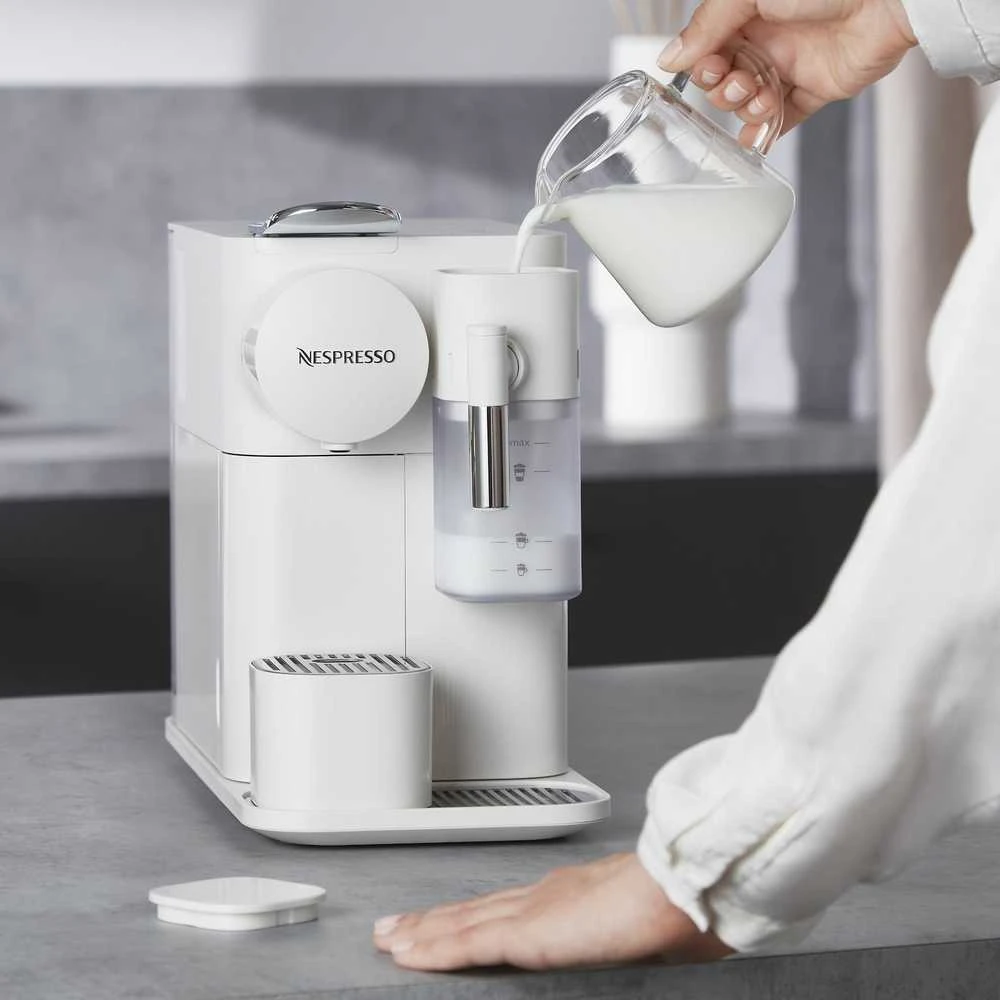 Automatinis kavos aparatas su pieno plakikliu Delonghi EN510.W Nespresso, Baltos spalvos