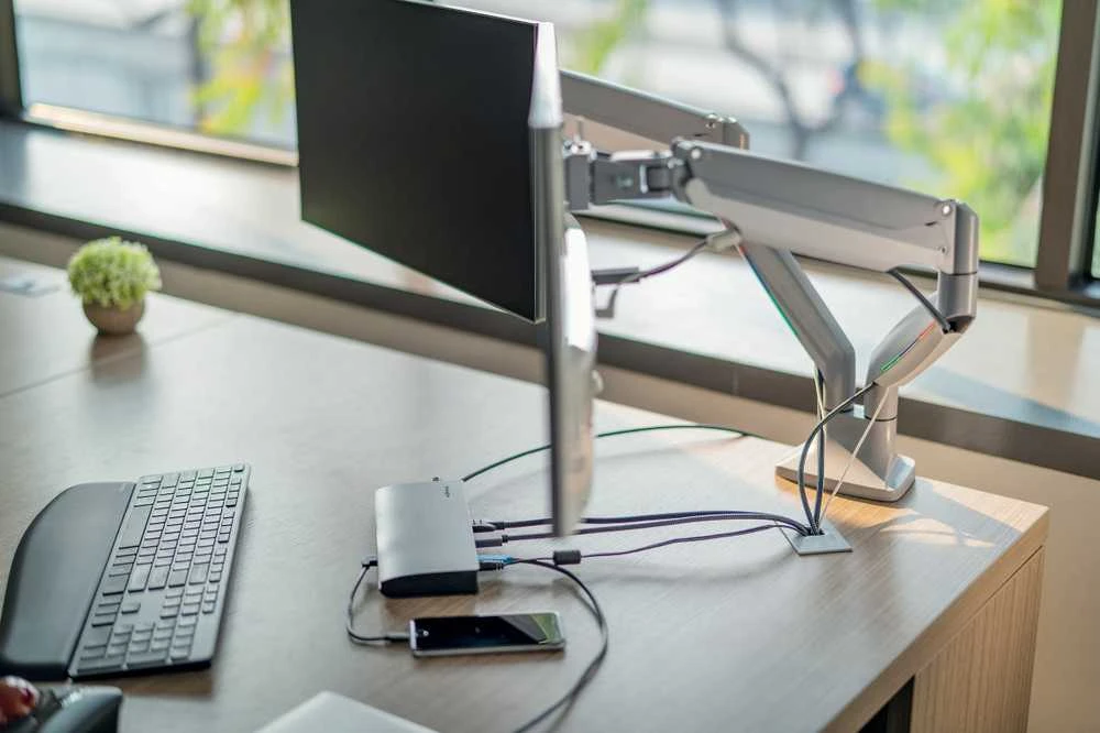 Leitz Kensington K55471EU monitoriaus laikiklis arba stovas 81,3 cm (32") Tvirtinama varžtais Sidabras
