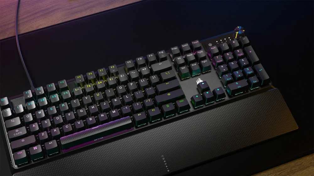 Corsair Microsystems Corsair K70 CORE RGB Mechaninė klaviatūra žaidimams + su riešo atrama