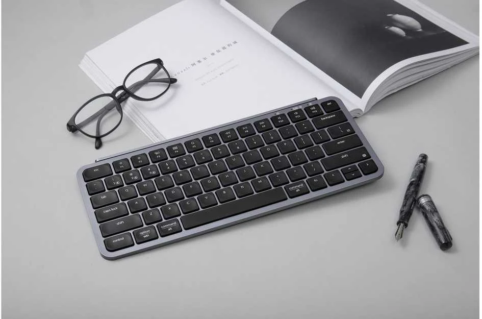 Klaviatūra Keychron B1P-K1-BO, 75 %, laidinis ir belaidis, USB + RF belaidis + „Bluetooth“, pilkas