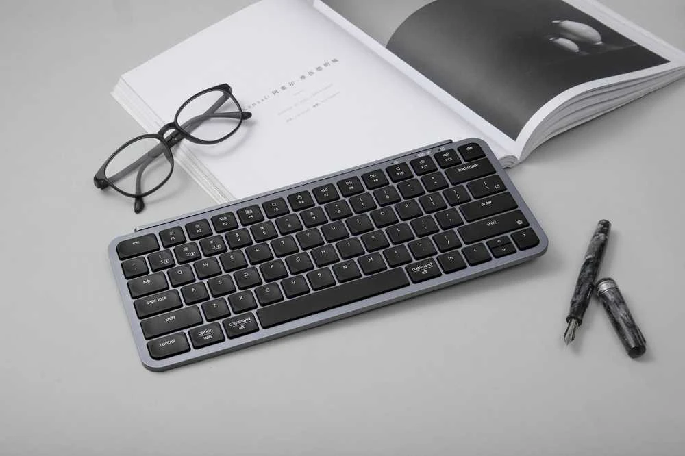 Klaviatūra Keychron B1P-K1-BO, 75 %, laidinis ir belaidis, USB + RF belaidis + „Bluetooth“, pilkas