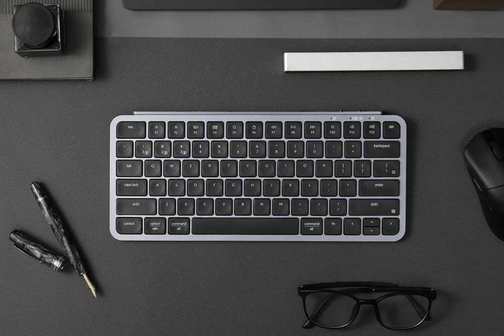 Klaviatūra Keychron B1P-K1-BO, 75 %, laidinis ir belaidis, USB + RF belaidis + „Bluetooth“, pilkas