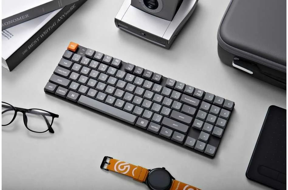 Klaviatūra Keychron K13 MAX belaidis trijų režimų karštojo keitimo QMK/VIA Gateron žemo profilio rudas
