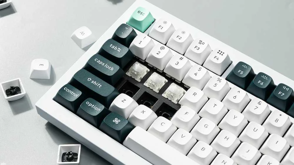 Klaviatūra Keychron Q1 HE, su laidu & Wireless, USB + RF belaidė + Bluetooth, Magnetic-mechaninė key switch, QWERTY, RGB LED, Baltas