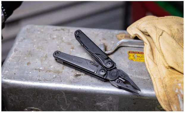 JAV Daugiafunkcinis įrankis Leatherman Surge juodas