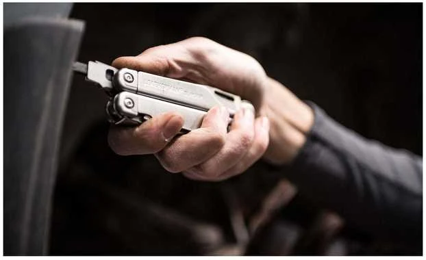 JAV Daugiafunkcinis įrankis Leatherman Surge juodas