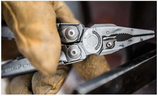 JAV Daugiafunkcinis įrankis Leatherman Surge juodas