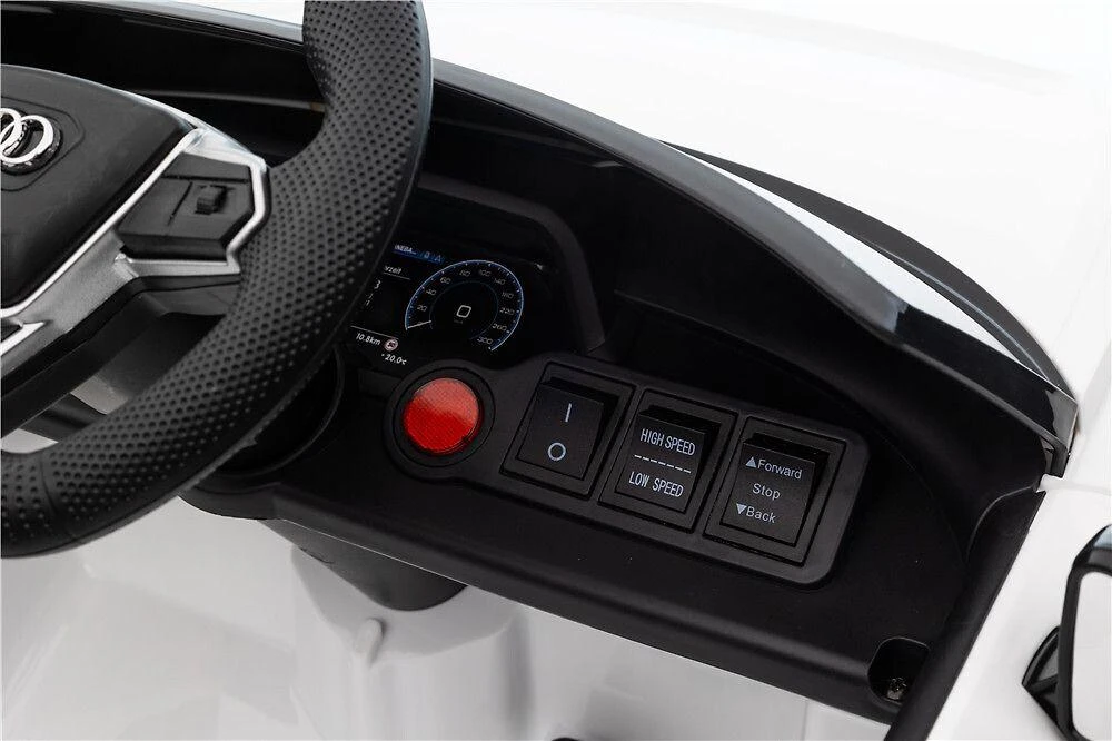 Leggodt Audi RS e-tron GT lasten sähköauto, valkoinen