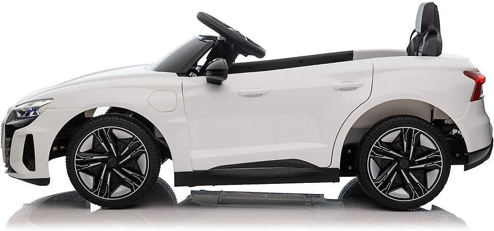 Leggodt Audi RS e-tron GT lasten sähköauto, valkoinen