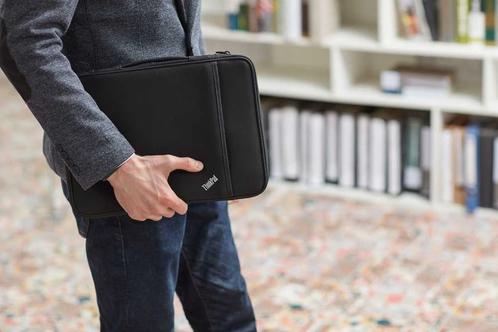 LENOVO THINKPAD 15? RANKOVĖ