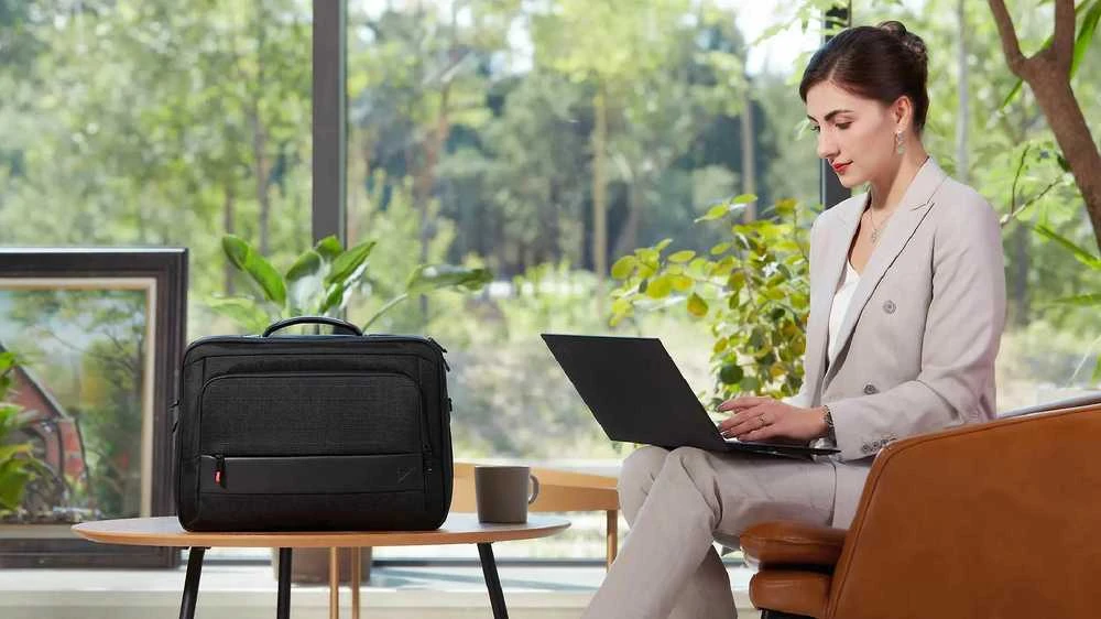 Lenovo | ThinkPad Professional | Tinka iki 14 " | Topload | Atsparus vandeniui | Juodas