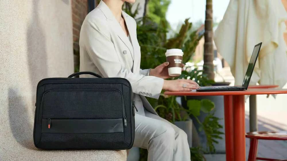 Lenovo | ThinkPad Professional | Tinka iki 16 " | Topload | Atsparus vandeniui | Juodas