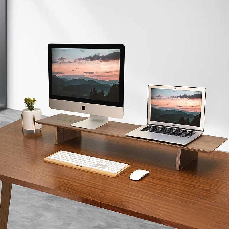 Riešutmedžio monitoriaus stovelis su technika