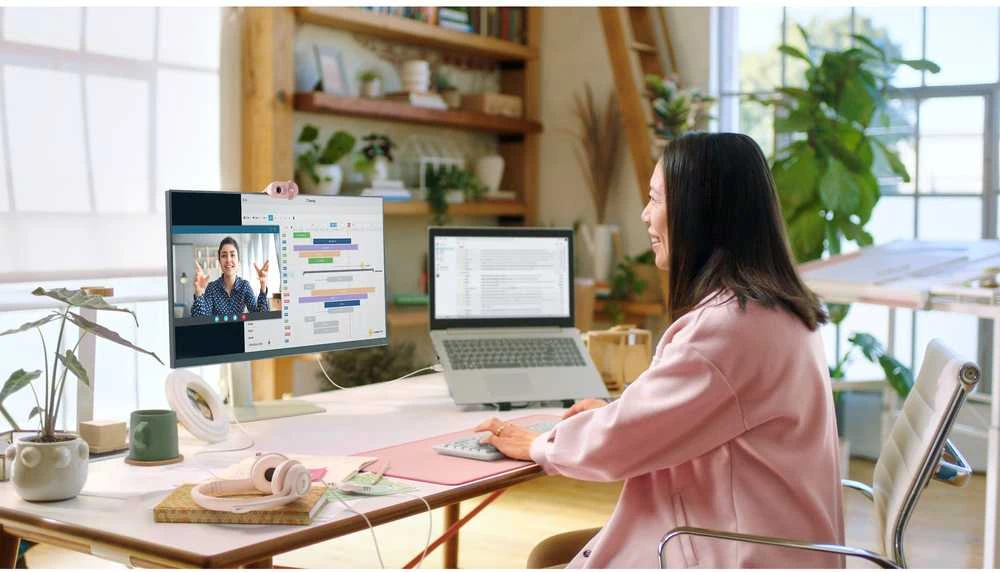 Internetinė kamera Logitech BRIO 100, rožinės spalvos