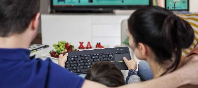 Logitech K400 Plus klaviatūra Radijo dažnio belaidė QWERTY Skandinaviškas Juoda