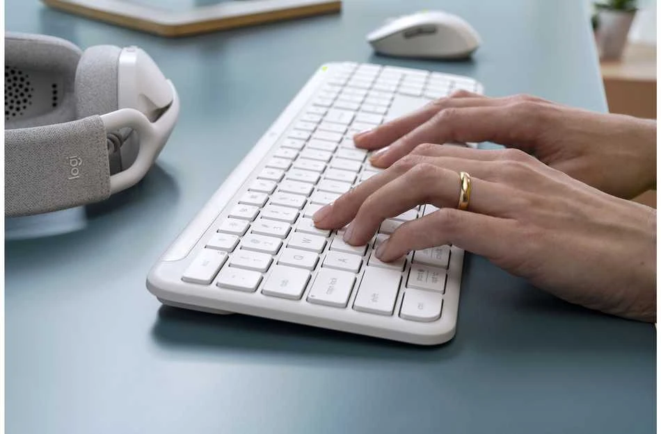 „Logitech Signature Slim“ belaidė klaviatūra ir pelė, MK950, šviesiai balta, NORDIC