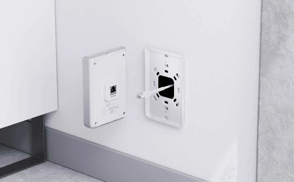 Ubiquiti | „WiFi 6“ prieigos taškas su integruotu „PoE“ jungikliu | U6-IW | 802.11ax | 2,4 GHz / 5 GHz | 10/100/1000 Mbit/s | Ethernet LAN (RJ-45) jungtys 1 | MU-MiMO Taip | PoE įvestis | Antenos tipas: vidinė
