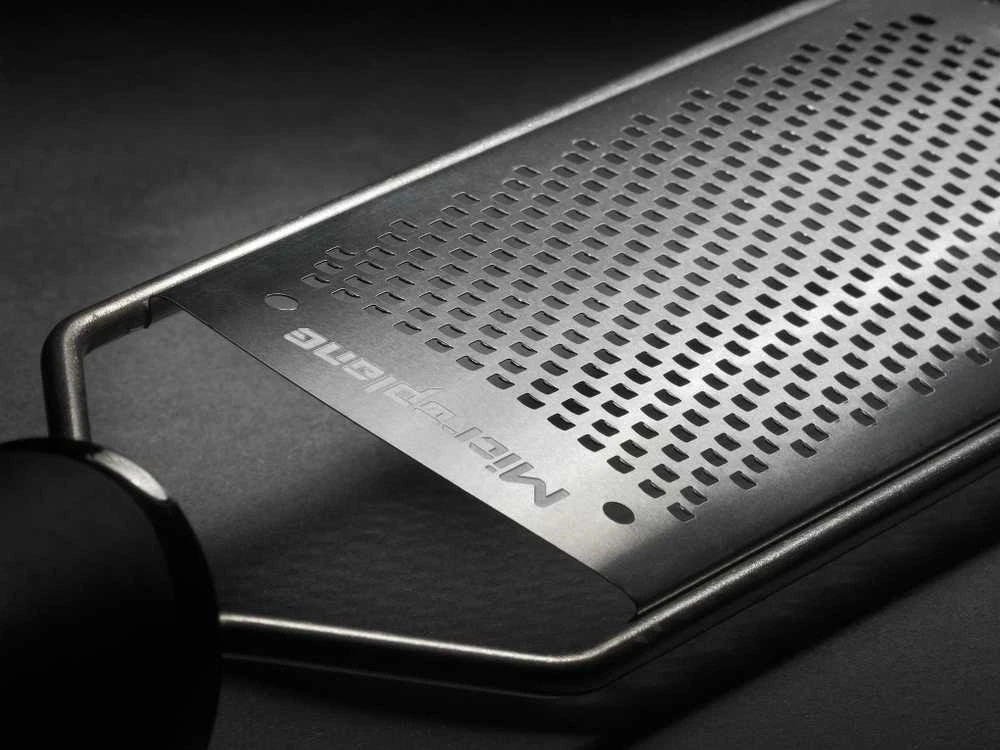 Tarka Microplane Gourmet Fin, juoda, MIC45004E