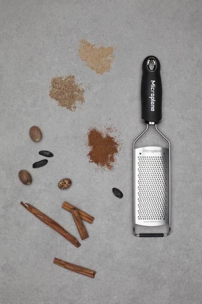 Tarka Microplane Gourmet Fin, juoda, MIC45004E