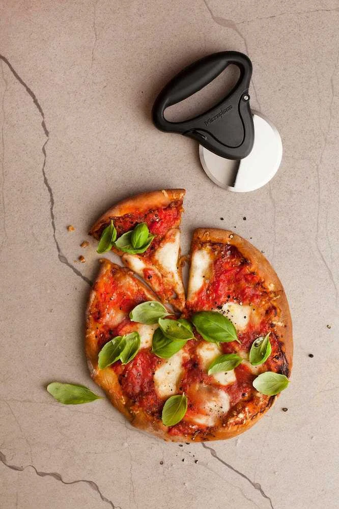 Microplane Specialty pizza cutter
