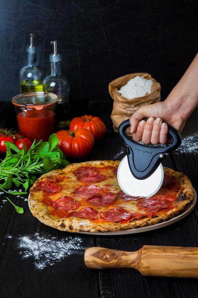 Microplane Specialty pizza cutter