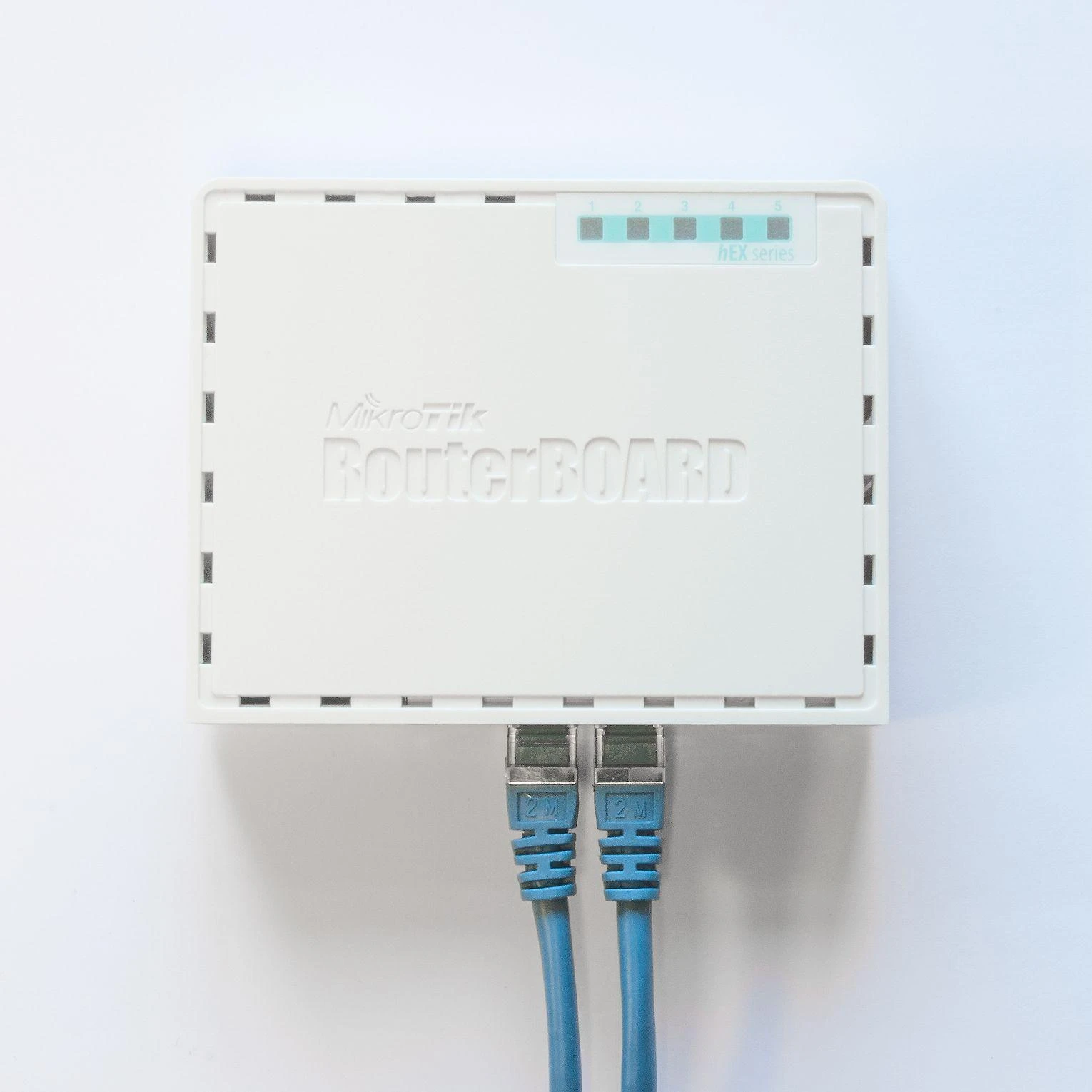 Šakotuvas „MikroTik“ laidinio Ethernet maršrutizatorius (be Wi-Fi) RB750Gr3, hEX, dviejų branduolių 880MHz procesorius, 256 MB RAM, 16 MB („MicroSD“), 5xGigabit LAN, USB, PCB ir įtampos temperatūros monitorius, pyptelėjimas, IP20, plastikinis korpusas, RouterOS L4 | MikroTik | Ethernet maršrutizatorius hEX | RB750Gr3 | Nėra Wi-Fi | Ethernet LAN (RJ-45) jungtys 5 | Nereikalingas tinklelio palaikymas | MU-MiMO Ne | Nėra mobiliojo plačiajuosčio ryšio | 1 | 12 mėn.