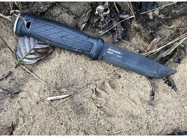 Morakniv Garberg Juodas Carbon peilis su odiniu dėklu