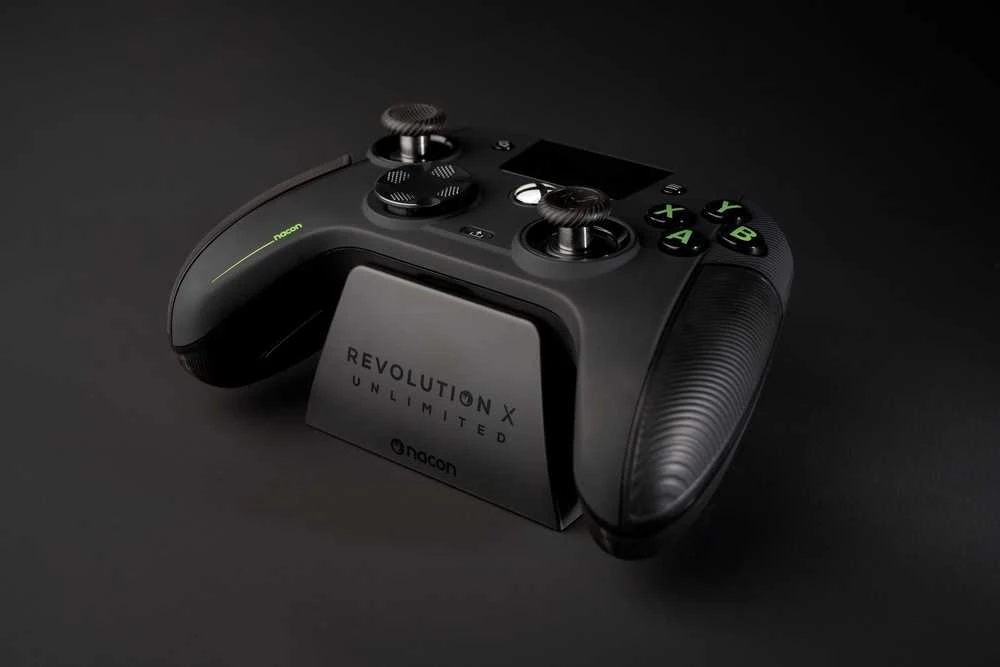 „Nacon Revolution X Unlimited“ žaidimų konsolė, skirta „XBOX“ / PC