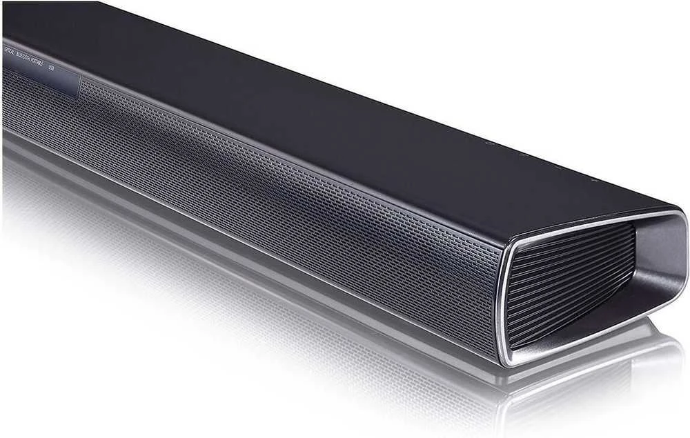 Namų kino sistema LG SQC4R garso juosta - Belaidis žemųjų dažnių garsiakalbis ir galiniai garsiakalbiai - 4,1 - 220 W - Dolby Digital - Bluetooth - Juodas