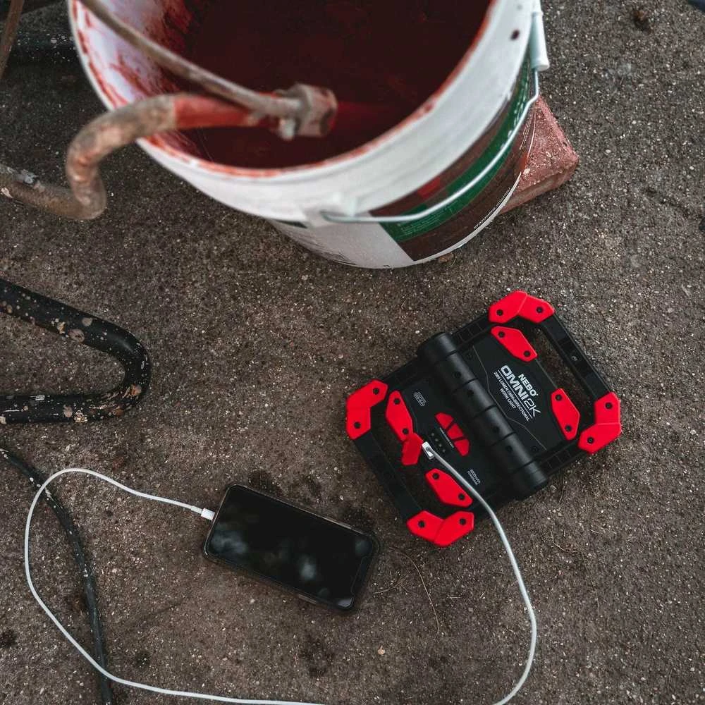 Žibintuvėlis Nebo OMNI 2K su išorine baterija (powerbank)