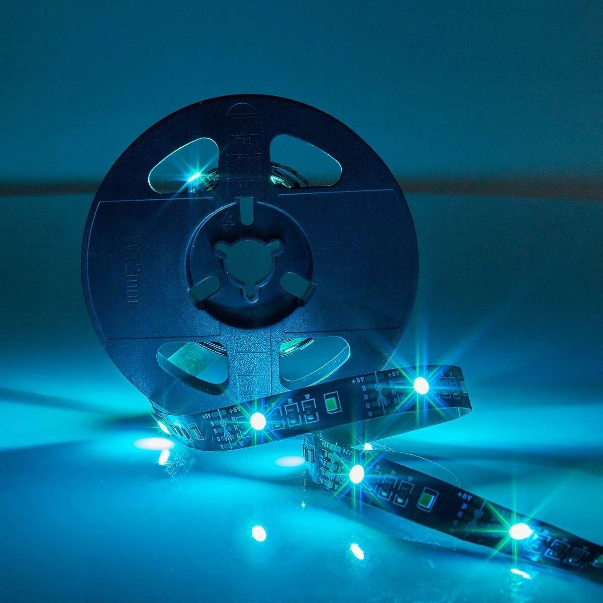 Nedis „Smartlife“ visos spalvos LED juostelė – „Bluetooth“, RGB, šiltai balta, 2000 mm, IP20, 2700K