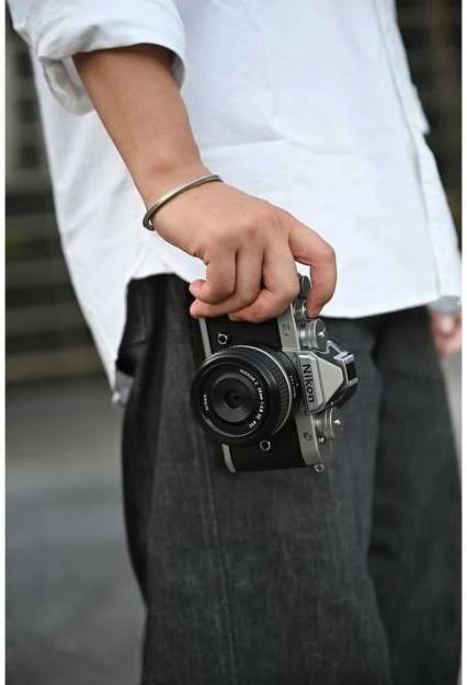Nikon Z f + 24-70 Kit Sidabrinė