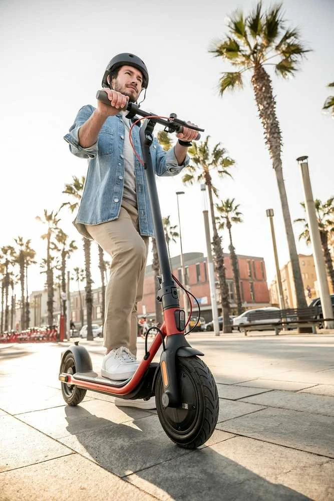Segway Ninebot eKickscooter D18E, Juodas/Raudona