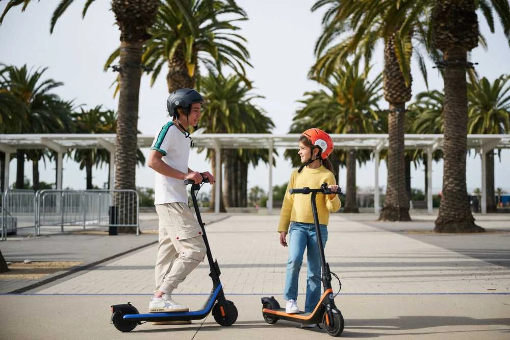 Ninebot by Segway eKickScooter C2 Pro E, Juodas/Mėlyna | Segway