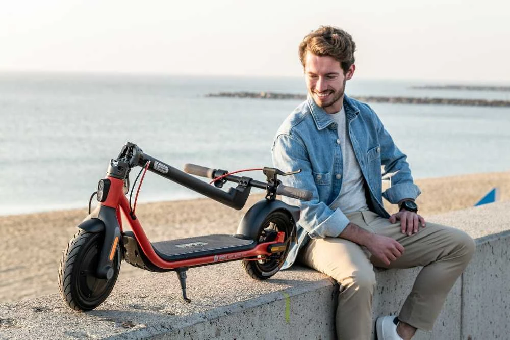 Segway Ninebot eKickscooter D18E, Juodas/Raudona
