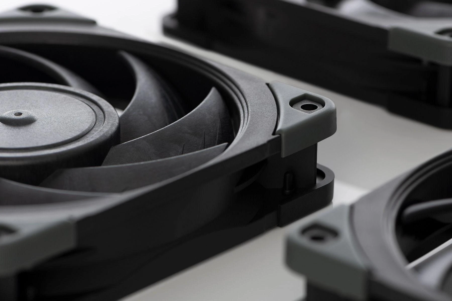 Noctua NF-A12X25 PWM chromax.juodos spalvos.swap korpuso ventiliatorius – 120mm