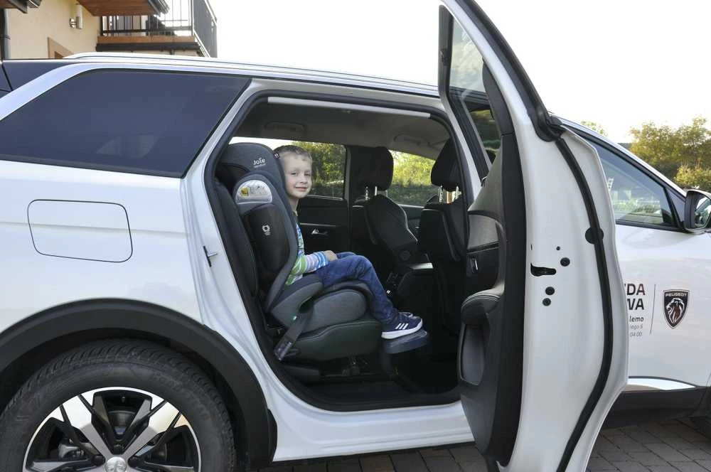 Stoneline Nordbaby KneeGuardKids4 -jalkatuki autoon