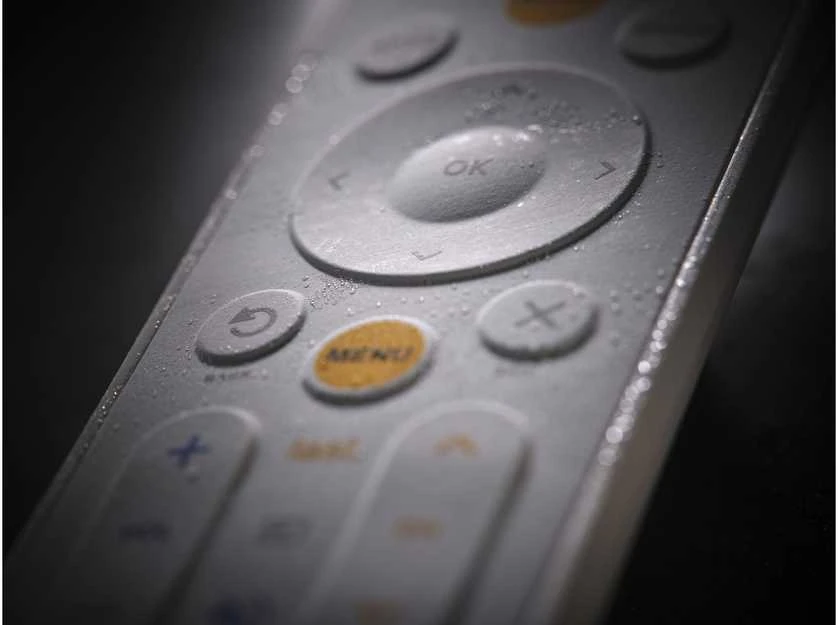 Universalus nuotolinio valdymo pultas URC9290 „One For All“, „EasyClean“, lengvai valomas, baltas (2 įrenginiams)