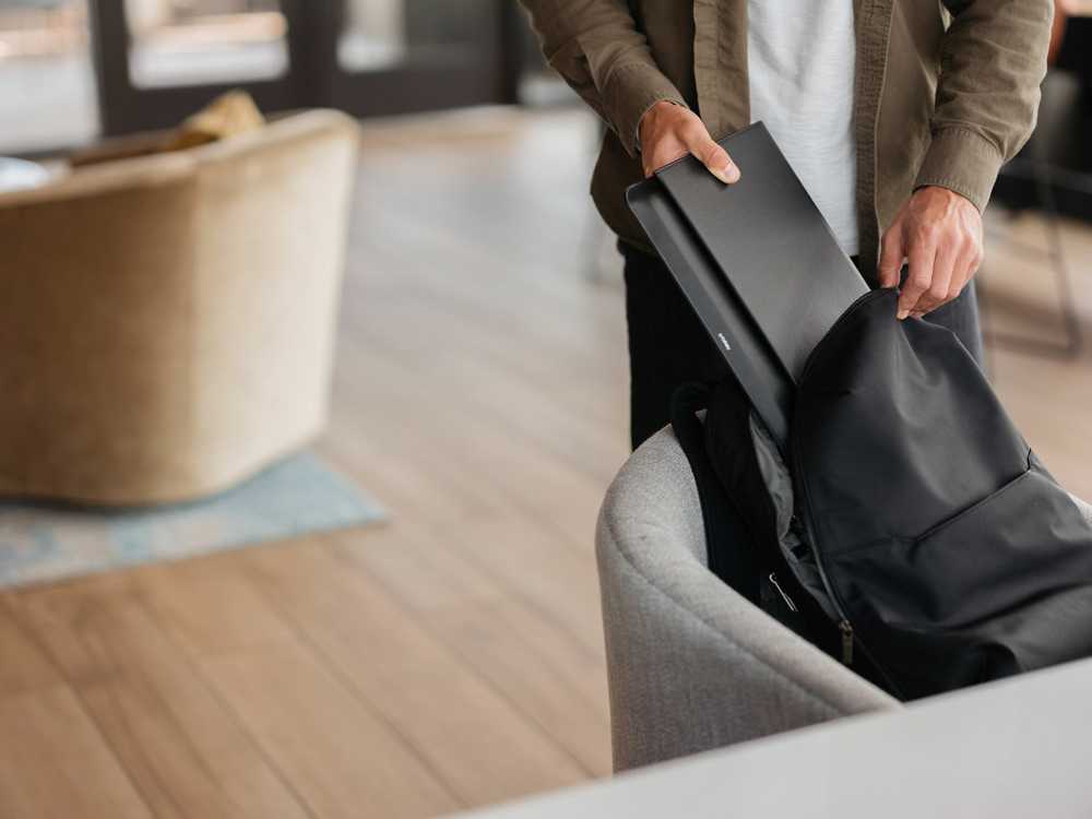 „Orbitkey“ – hibridinis nešiojamojo kompiuterio dėklas – juodas