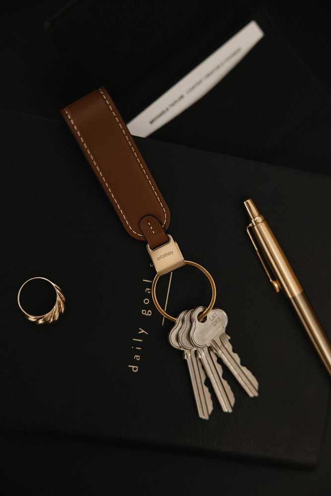 Skórzane etui organizer na klucze Orbitkey 2.0 Leather - juodas/juodas-universalus