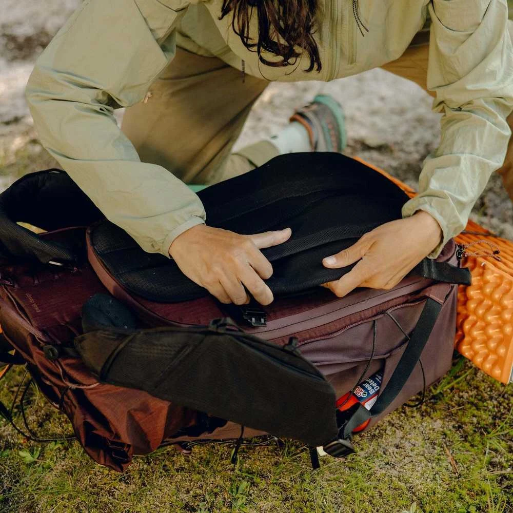 Turistinė kuprinė Peak Design Kuprinė Outdoor Backpack 45L Ciemny Fiolet