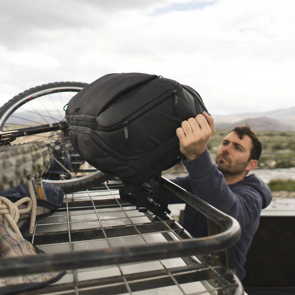 Peak Design Travel Backpack 45L -päiväreppu, musta