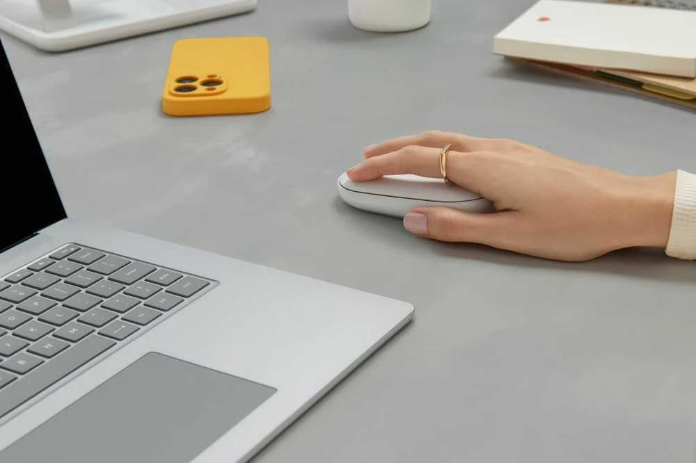Belaidė pelė Logitech Pebble Mouse 2 M350s, Balta