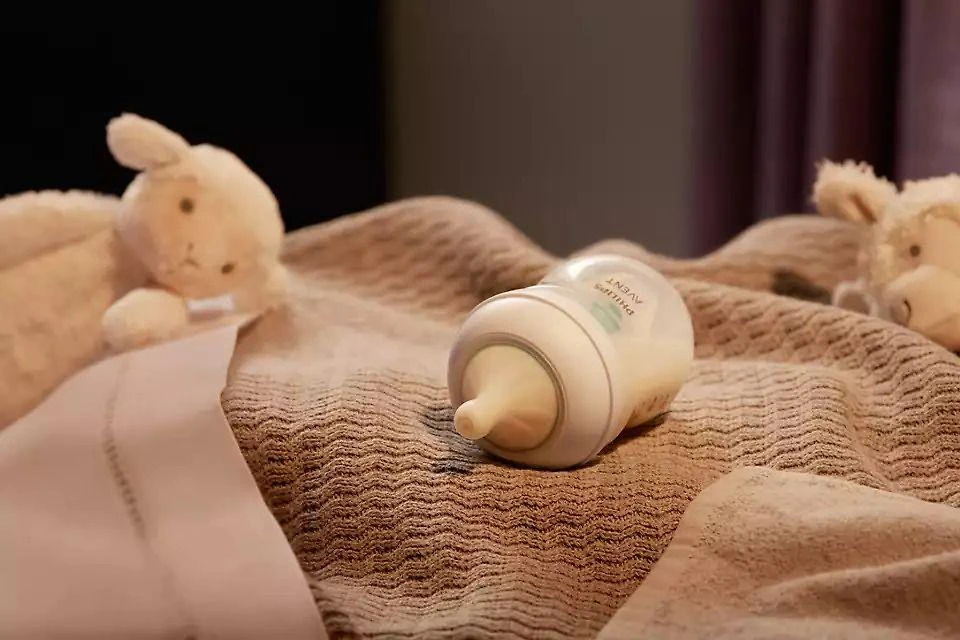 „Philips Avent“ – kūdikio buteliukas su „AirFree“ ventiliacijos anga – 125 ml, lėtos tėkmės čiulptukas, 0–3 mėn., 1 buteliukas