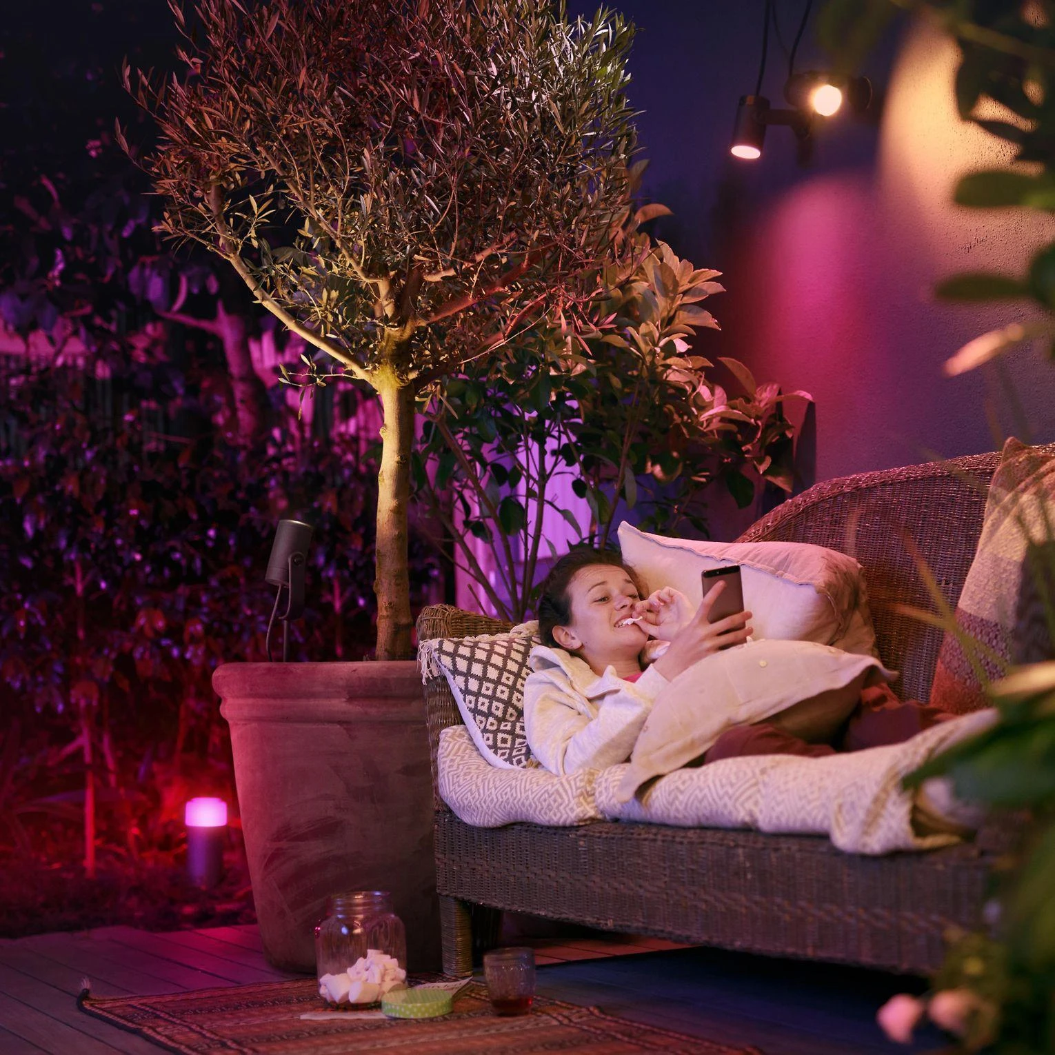 Philips Hue Baltas and colour ambience Lauko pagrindas „Calla“