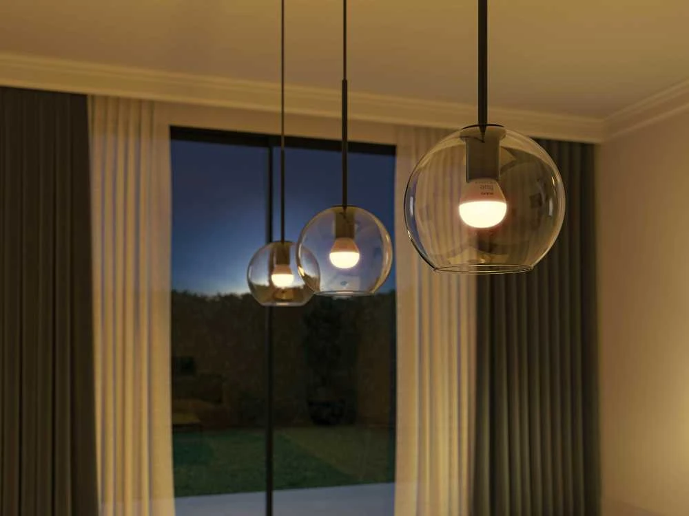 „Signify Philips Hue Baltas Amb. E14“ lašelinė lemputė, 470 lm, viena pakuotė