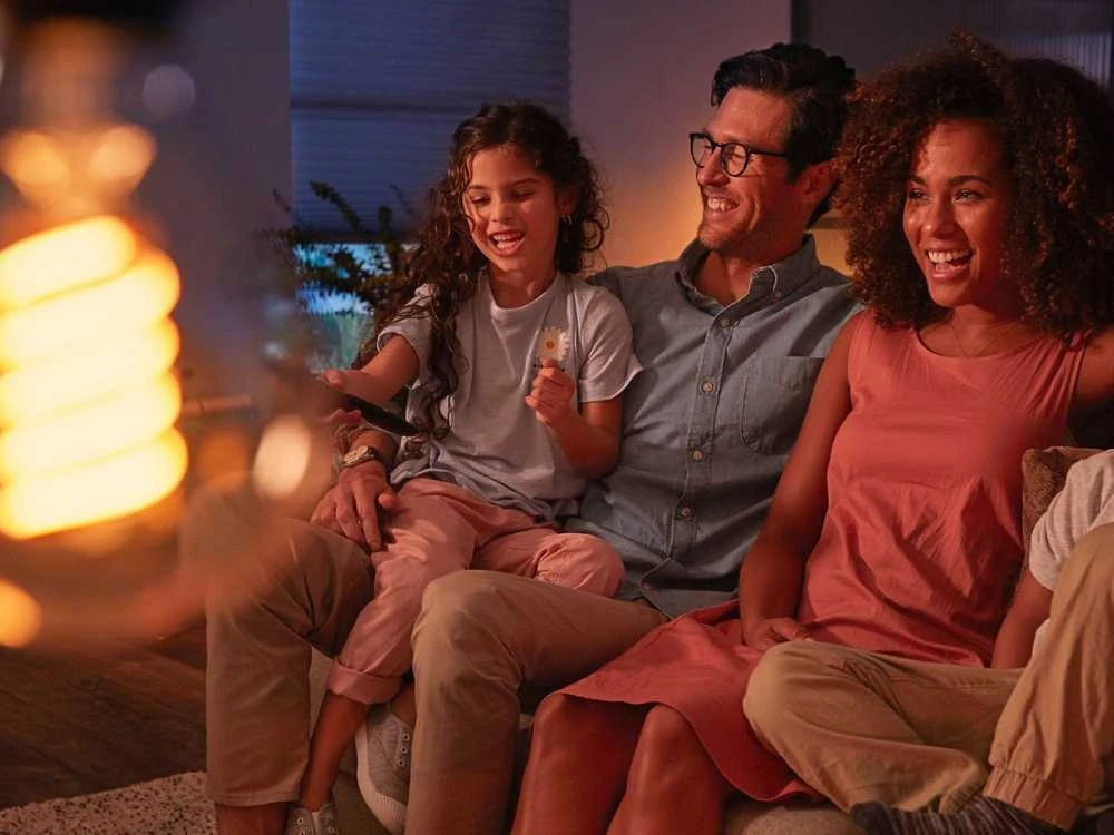 Philips Hue W 7.2W Filament ST64 E27 | E27 | 7 W | Minkštas baltas 2100K | Bluetooth ir Zigbee